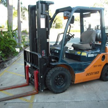 CONTAINER ENTRY FORKLIFT