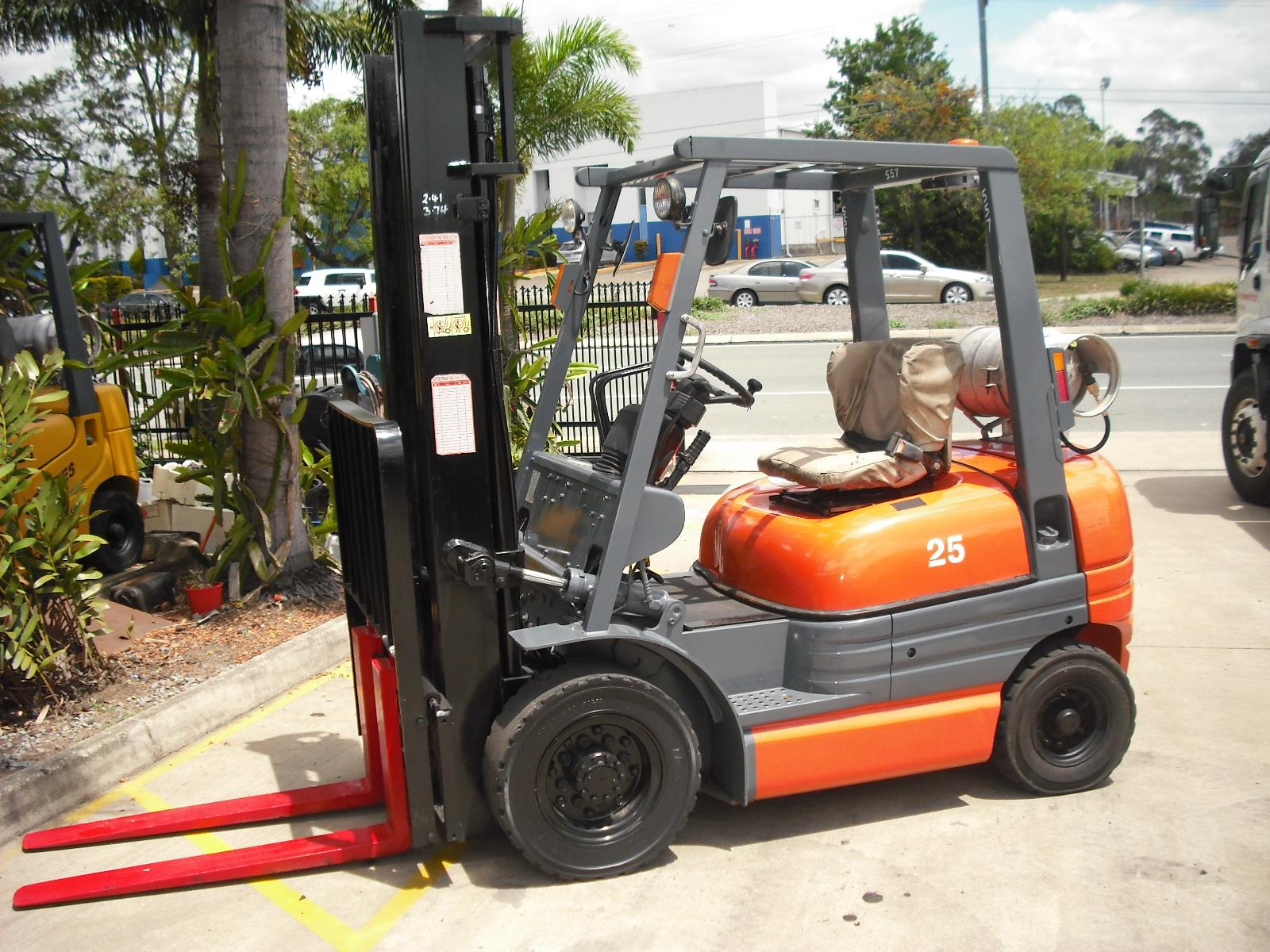 Toyota Forklifts LPG gas and diesel for Hire at Scotties Forklift Hire in Coopers Plains, Brisbane. Major supplier of short term and long term hire of forklifts.