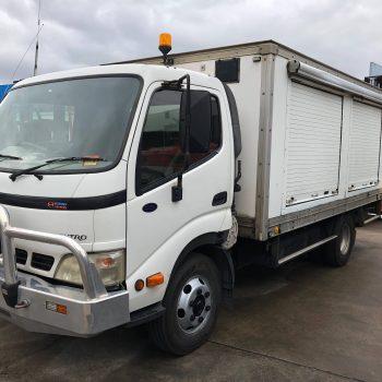 HINO DUTRO 7500 - PANTECH TRUCK